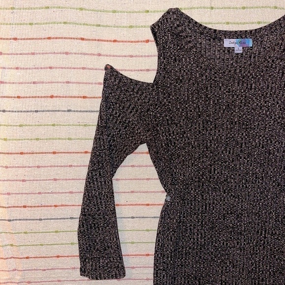 Indigo Rose Woman's Light Knit Cold Shoulder 5️⃣✖️3️⃣0️⃣ - Picture 4 of 8
